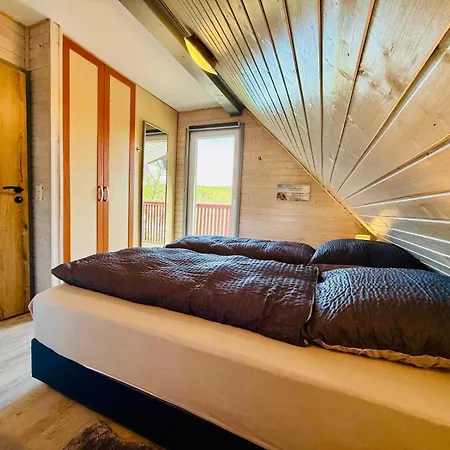Casa de Férias Ferienhaus, Ankerplatz Am Seepark 18, Mit Kamin Und Sauna Kirchheim (Hessen)